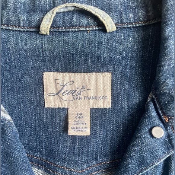 Levi’s Classic Denim Jean Jacket - Picture 3 of 8